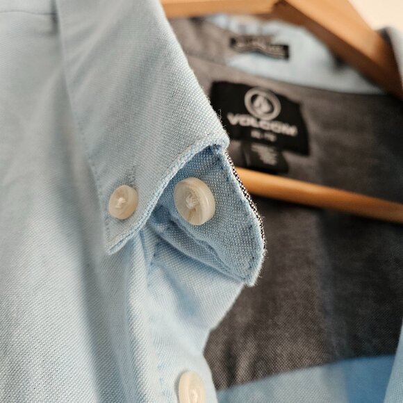 Volcom Men's XXL Light Blue Cotton Button Up Shirt Short Sleeve Modern Fit - Picture 9 of 12